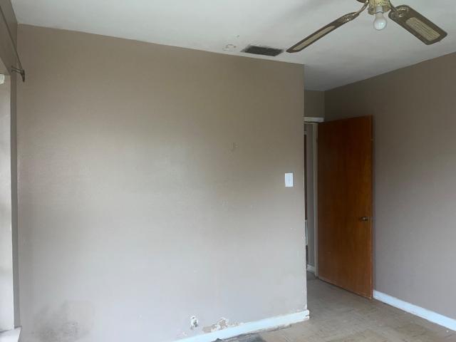 spare room featuring ceiling fan