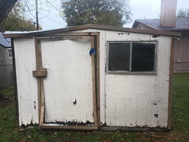 exterior space featuring a storage shed