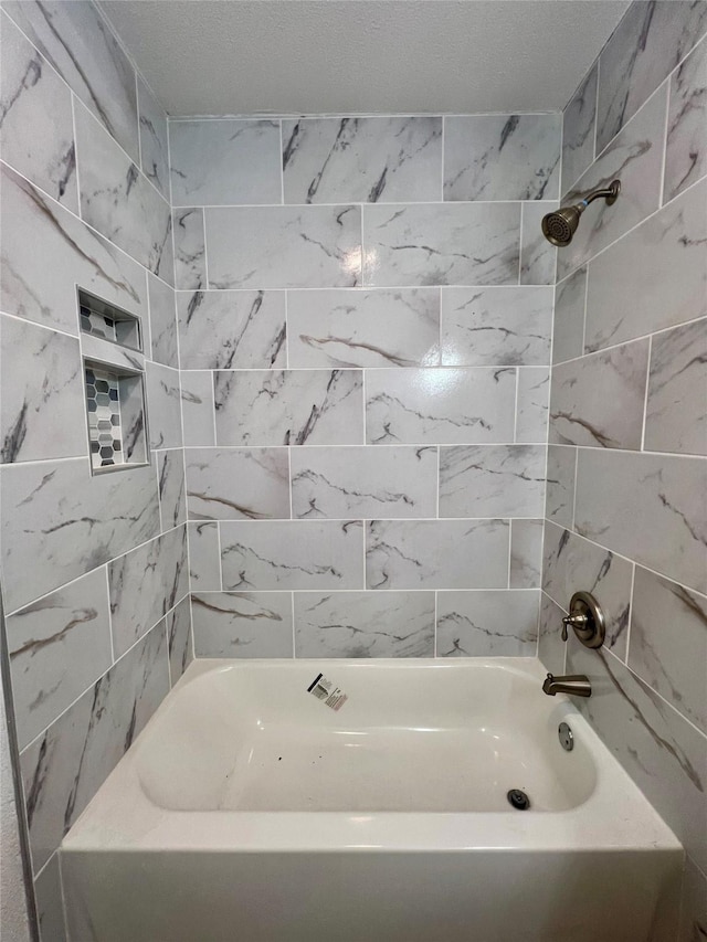 bathroom featuring tiled shower / bath