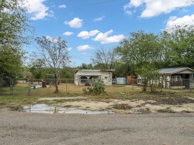116 Fox Run, Whitney, TX 76692 - view of front facade with a gate and a fenced front yard