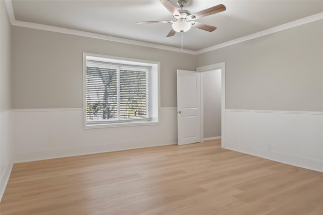 spare room featuring crown molding, light hardwood / wood-style flooring, and ceiling fan