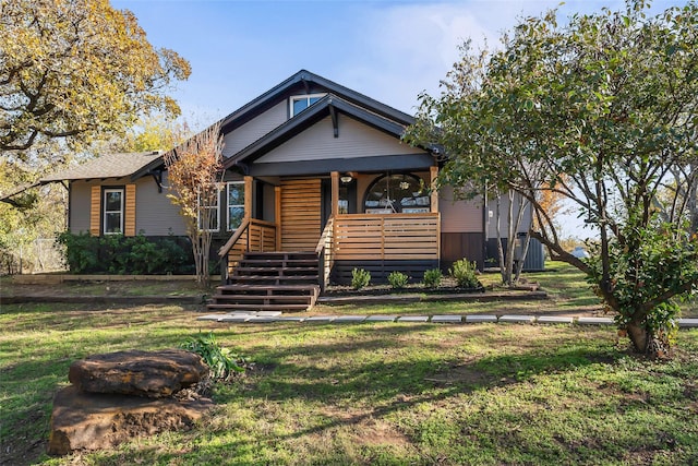 view of front of home featuring a front lawn