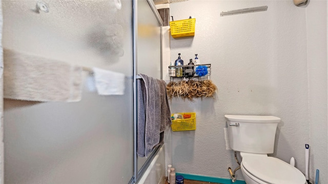 bathroom with toilet and enclosed tub / shower combo