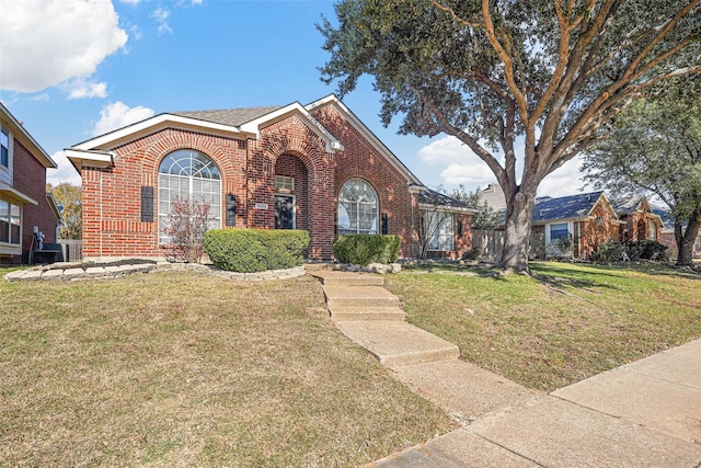 view of front of house with a front lawn