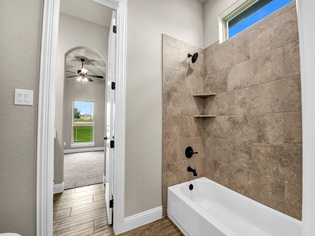 bathroom with tiled shower / bath combo