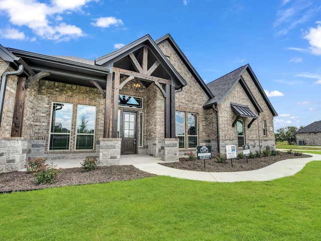 view of front of house with a front lawn