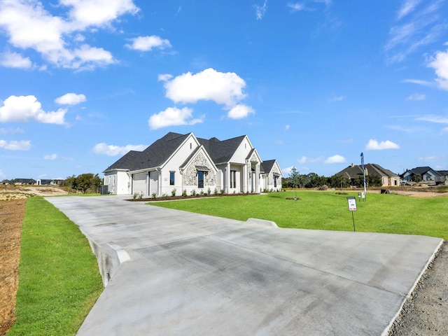 view of front facade featuring a garage and a front yard