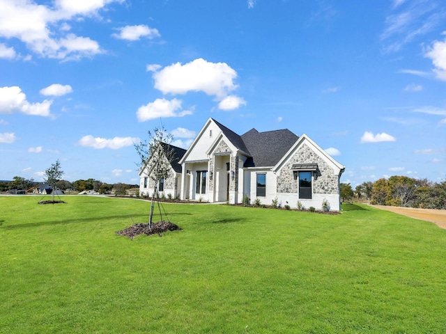 view of front of house featuring a front yard