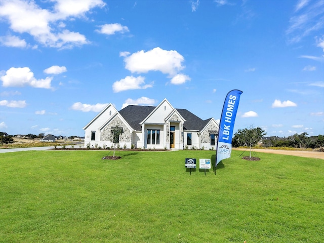 view of front facade with a front lawn