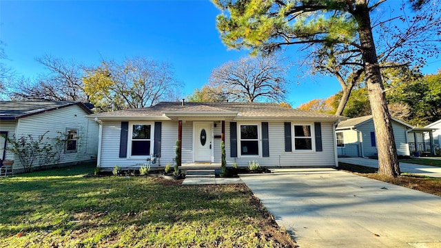 view of front of property with a front lawn