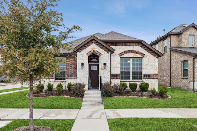 view of front of house with a front yard