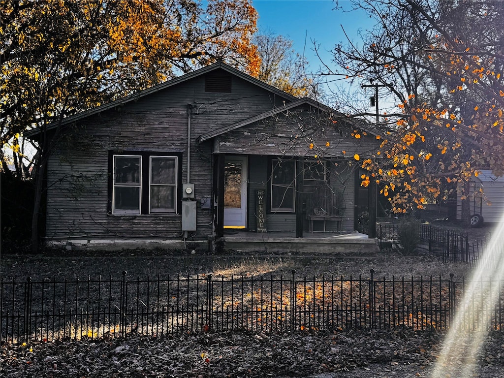 view of front of house featuring a porch