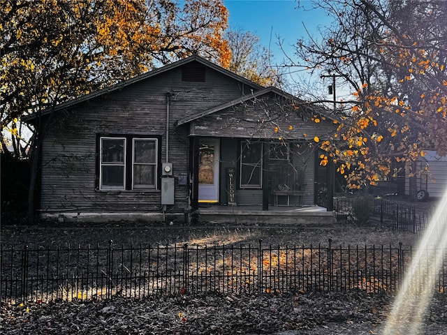 view of front of house featuring a porch