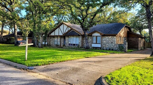 view of front of house with a front lawn