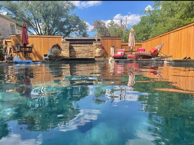 view of swimming pool