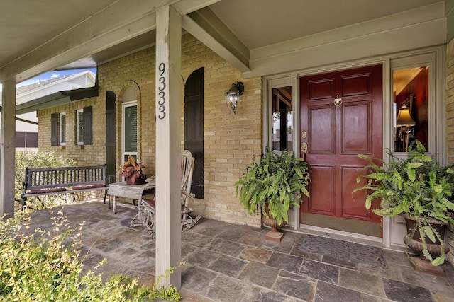 entrance to property featuring a porch