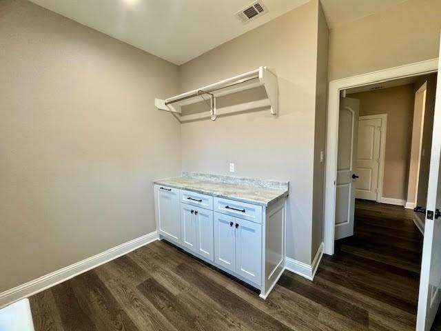 spare room with ceiling fan and dark wood-type flooring