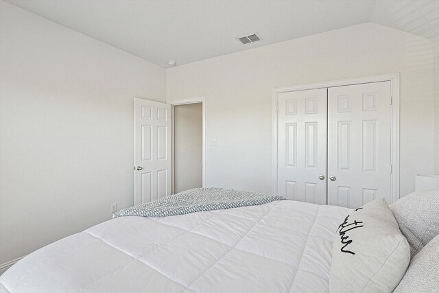 clothes washing area with hookup for an electric dryer, light tile patterned floors, and hookup for a washing machine