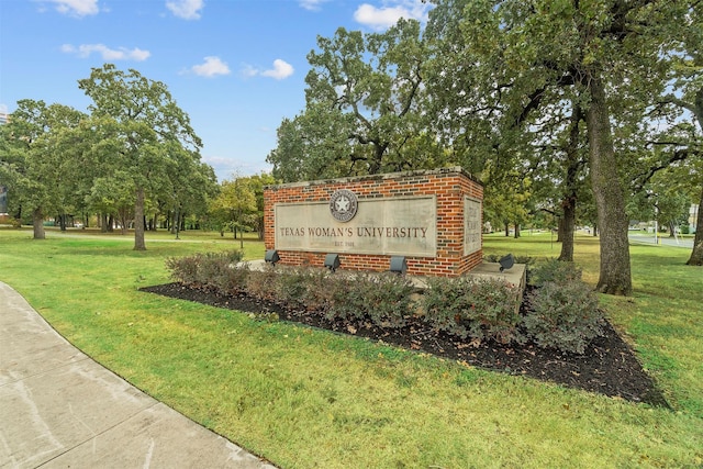 community sign featuring a lawn