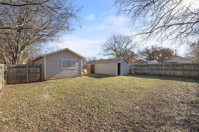 view of yard with a storage shed