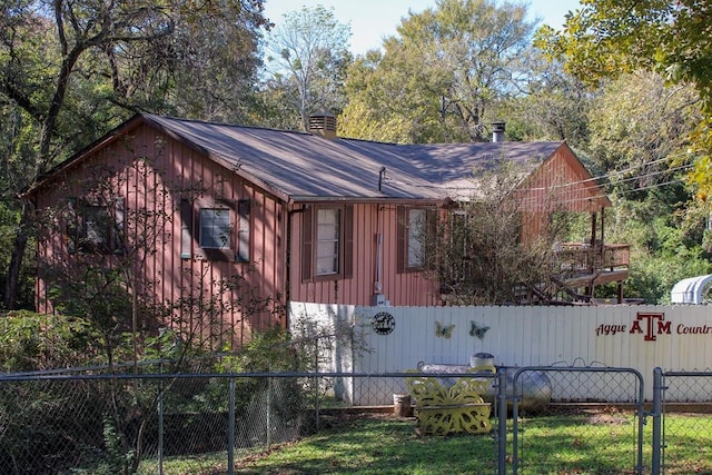 view of front of home with a front yard