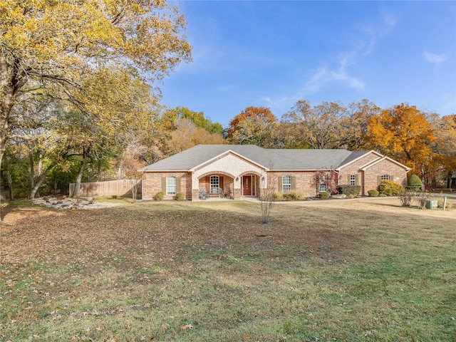 single story home with a front lawn