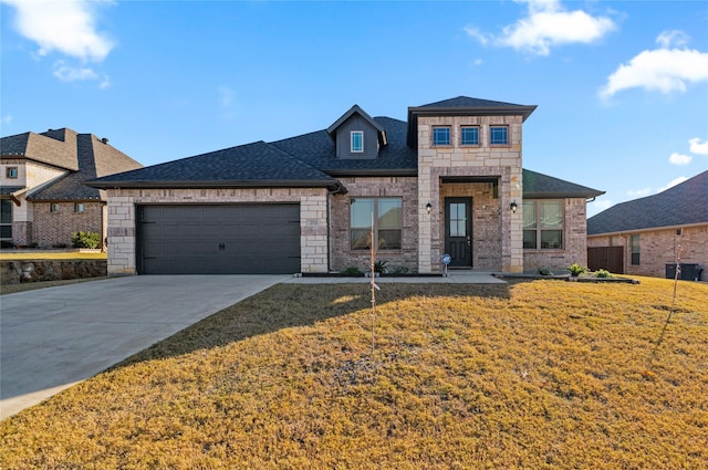 view of front facade featuring a front yard and a garage