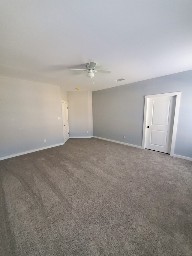 carpeted spare room featuring ceiling fan