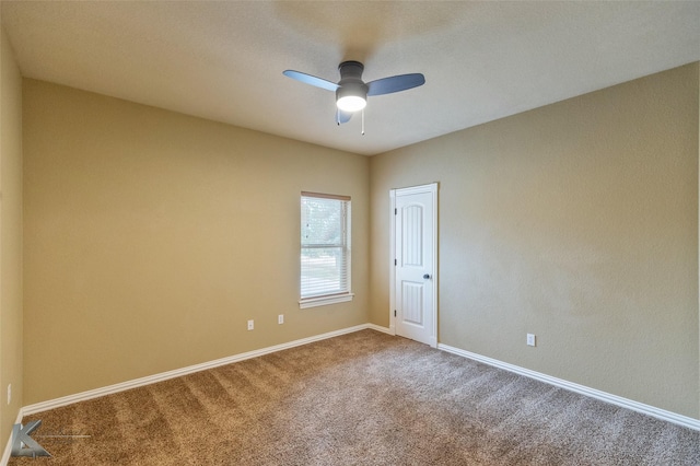 carpeted empty room featuring ceiling fan