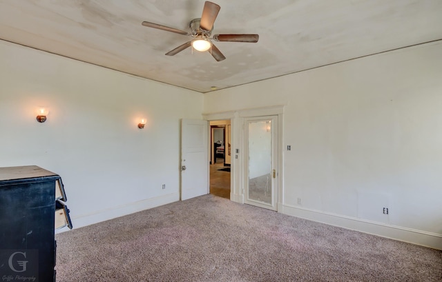 unfurnished room featuring ceiling fan and carpet flooring