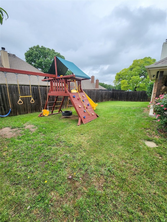 view of jungle gym featuring a yard