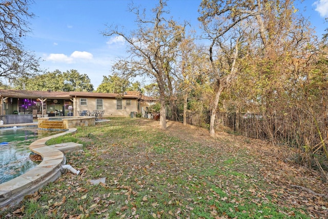 view of yard with a hot tub