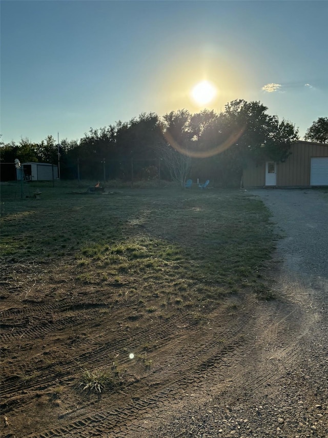 view of yard at dusk