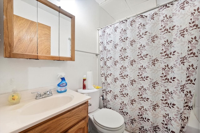 bathroom with vanity, toilet, and curtained shower