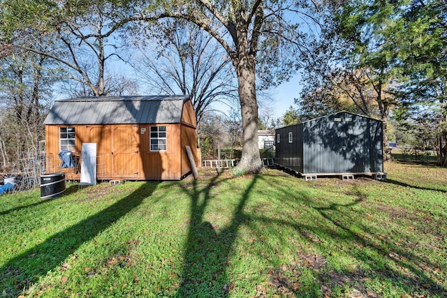 view of yard with a storage shed