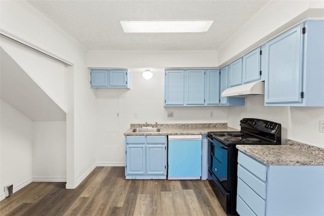 kitchen featuring blue cabinetry, dark hardwood / wood-style flooring, black electric range, stainless steel dishwasher, and crown molding