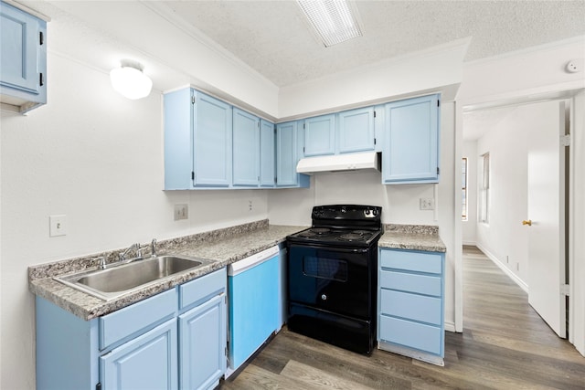 kitchen with dishwasher, black range with electric stovetop, sink, a textured ceiling, and blue cabinetry