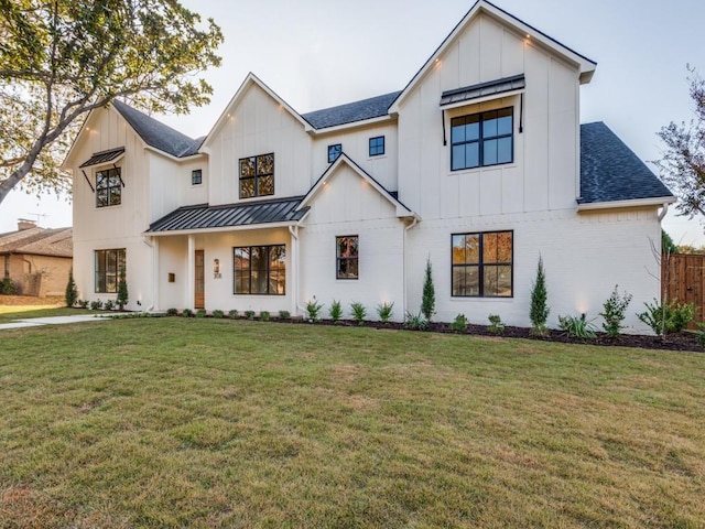 modern farmhouse featuring a front lawn