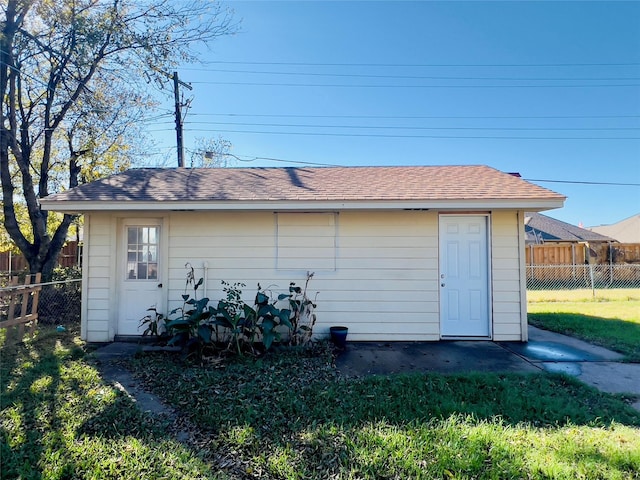 exterior space featuring a lawn