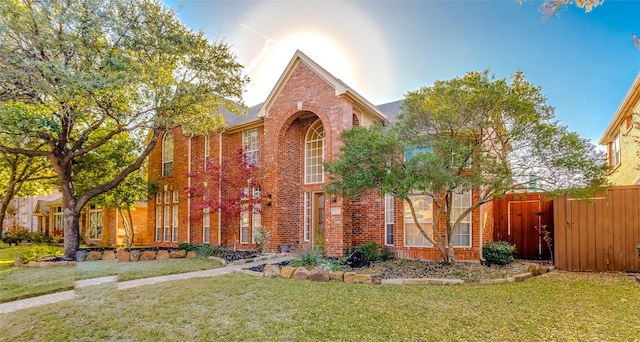 view of front of home featuring a front yard