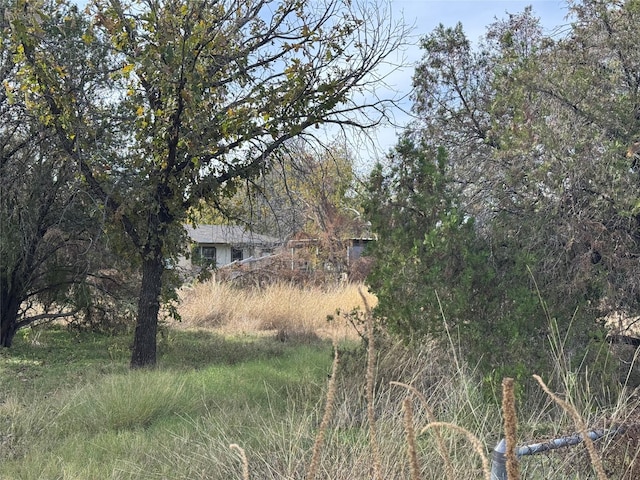 Listing photo 2 for 207 Stone St, Granbury TX 76048