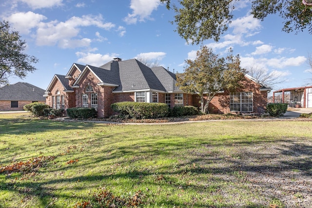 view of front facade with a front lawn