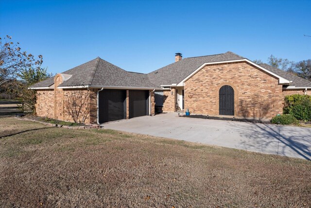 view of front facade with a front yard and a garage