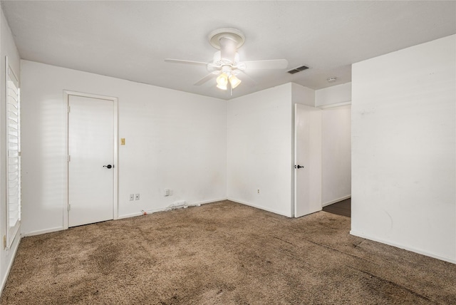 unfurnished room featuring ceiling fan and carpet flooring