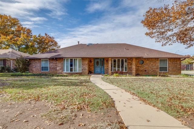 ranch-style home featuring a front lawn