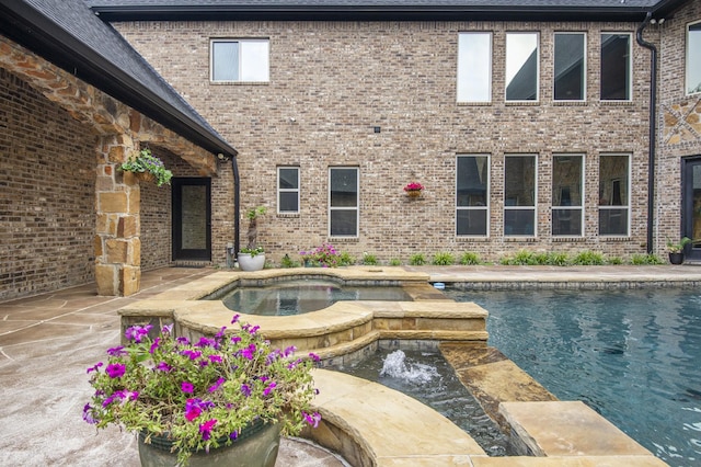 1714 Maranatha Way, Southlake, TX 76092 - view of swimming pool featuring a pool with connected hot tub and a patio area
