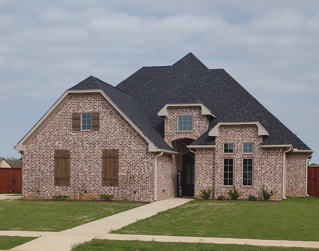 front of property featuring a front yard