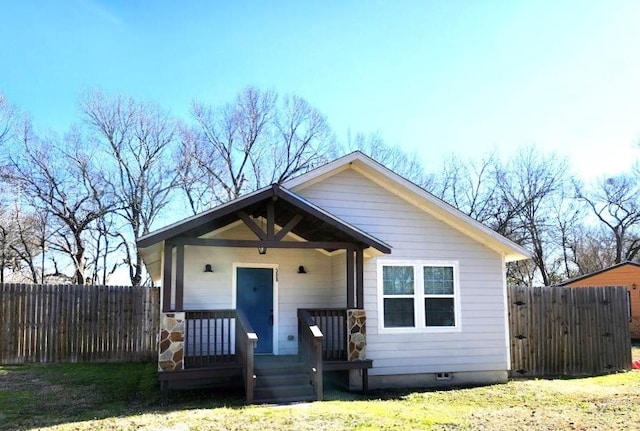 bungalow-style home featuring a front lawn