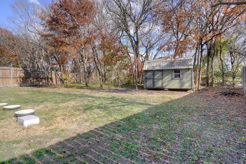 view of yard with a storage shed