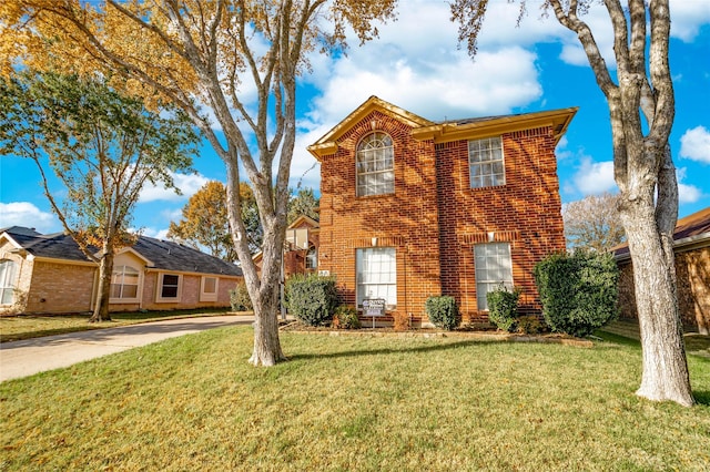 view of front of home featuring a front lawn